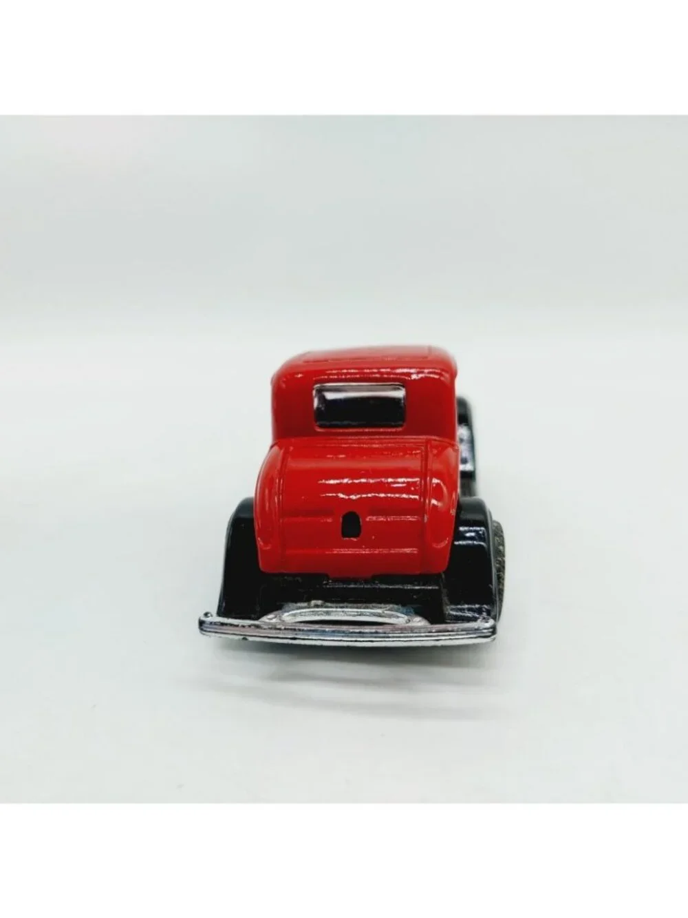 Yat Ming pullback red car